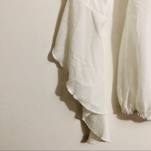 BOOHOO// NWT off shoulder bell sleeved blouse - Picture 2 of 3